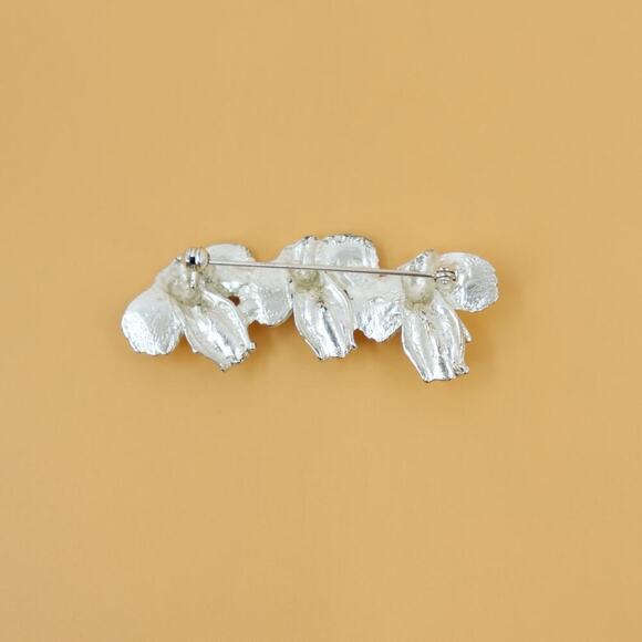 Elephant Brooch Silver-Tone Rhinestone Eye Novelty Pin - Picture 7 of 12